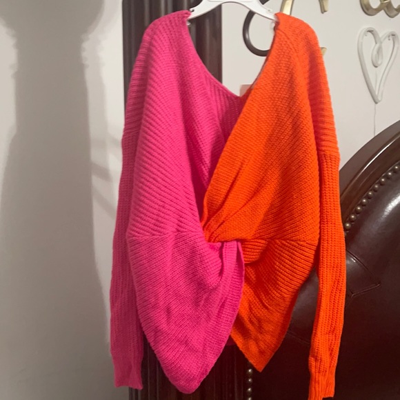 BEAUTIFUL ๐ป SWEATER MU$T HAVE!!. ๐ฏ๐๐ฝ.. NEW NEVER ๐ WORN.. - Picture 1 of 5